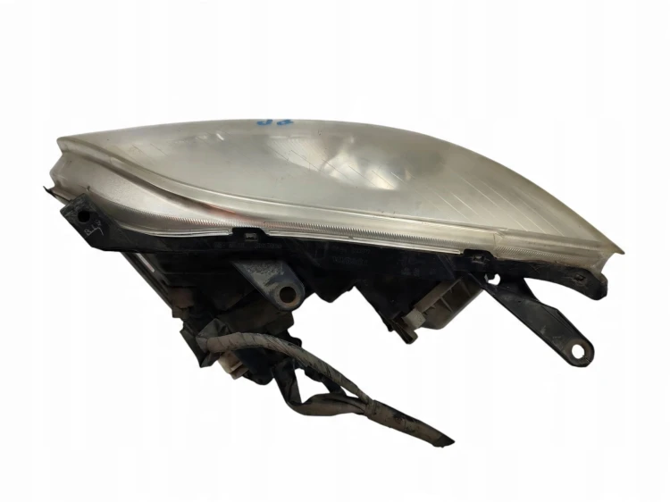 LAMPA PRAWY PRZÓD TOYOTA AVENSIS T25 (2003-2006) 1.8 VVT-I 129KM