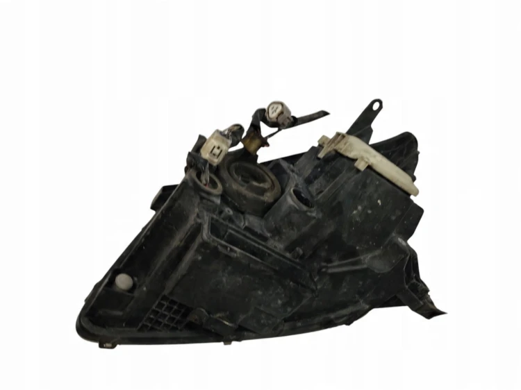 LAMPA PRAWY PRZÓD TOYOTA AVENSIS T25 (2003-2006) 1.8 VVT-I 129KM