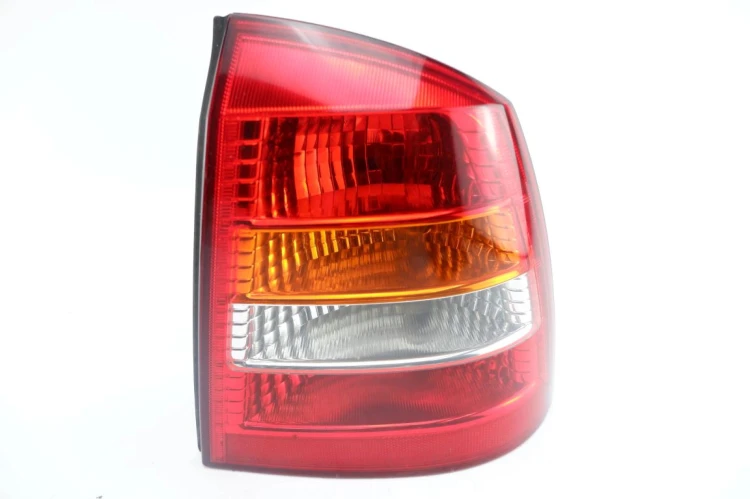 LAMPA PRAWY TYŁ OPEL ASTRA II 1.7 DTI