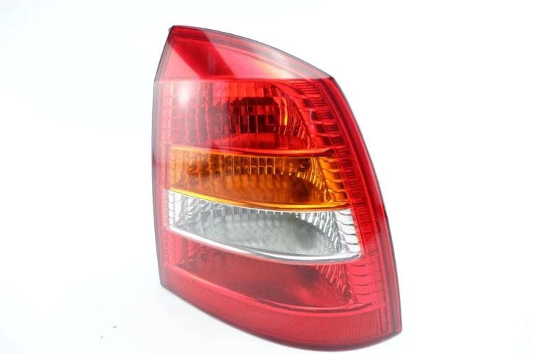 LAMPA PRAWY TYŁ OPEL ASTRA II 1.7 DTI