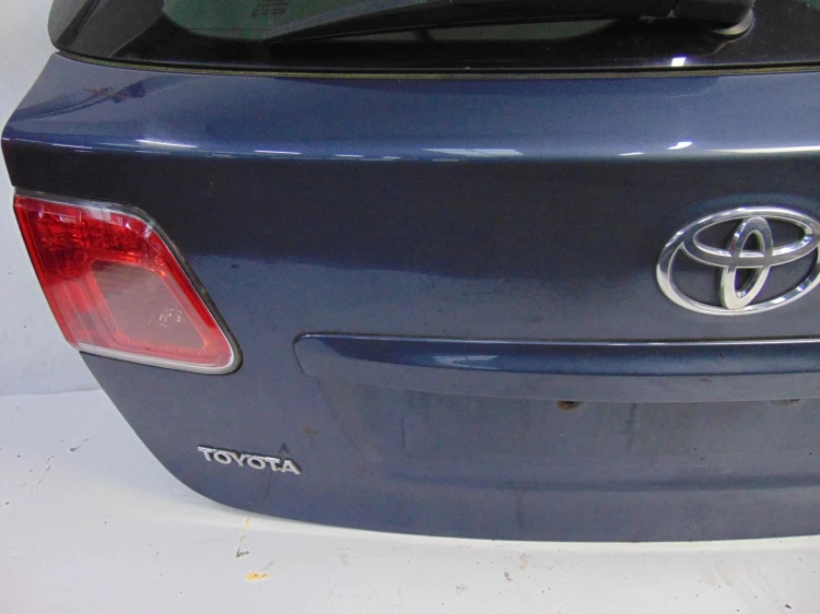 KLAPA BAGAŻNIKA TOYOTA AVENSIS III T27