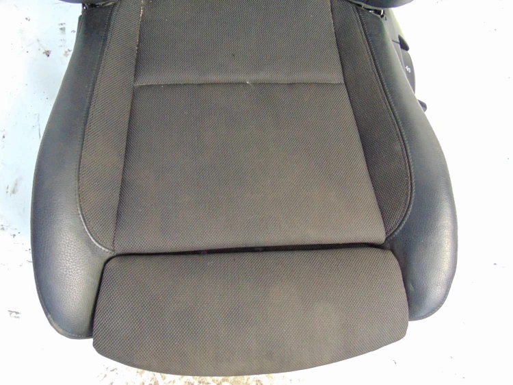 FOTEL LEWY PRZÓD BMW E88 2.0 D