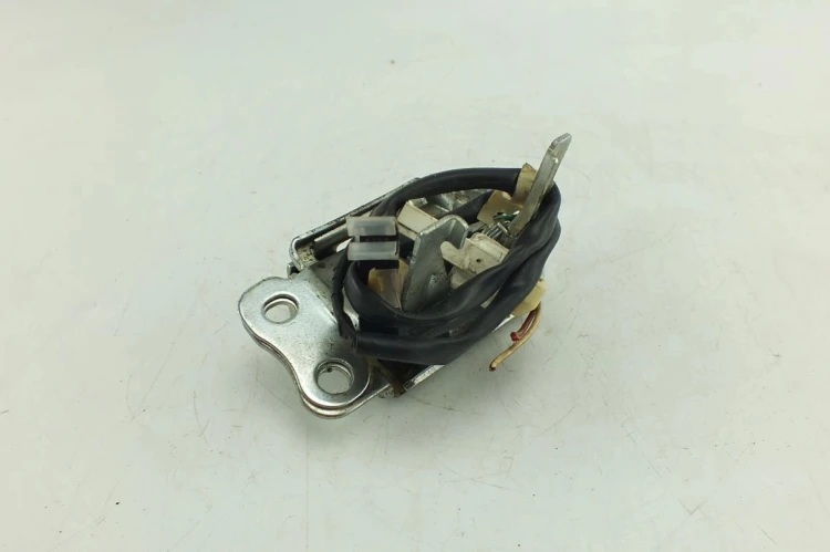 ZAMEK KLAPY BAGAŻNIKA TOYOTA YARIS I (1999-2005) 1.0 16V