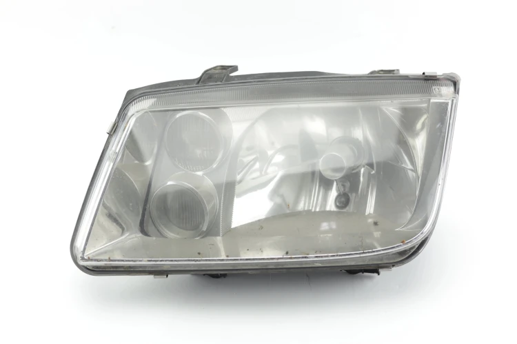 LAMPA LEWY PRZÓD VOLKSWAGEN BORA (1998-2005) 1.6