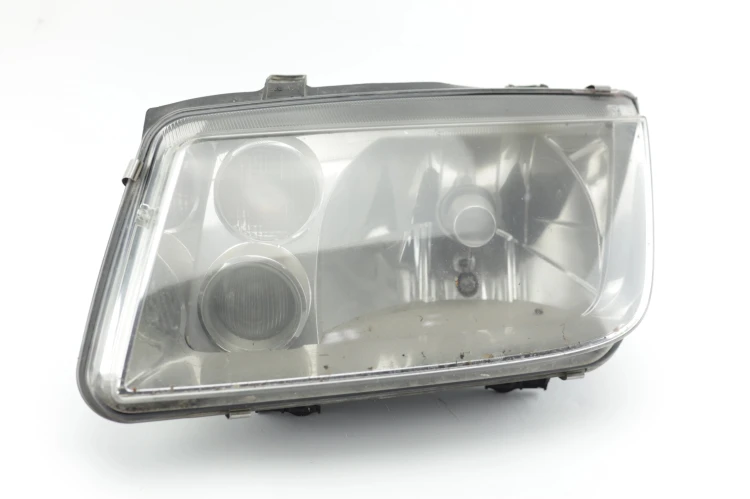 LAMPA LEWY PRZÓD VOLKSWAGEN BORA (1998-2005) 1.6