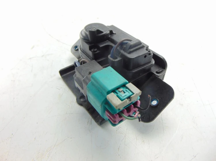 ZAMEK KLAPY BAGAŻNIKA OPEL ANTARA 2.0 CDTI