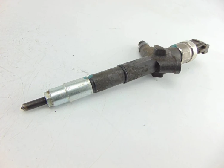 WTRYSKIWACZ NISSAN PRIMERA P12 2.2 DCI DENSO AW421