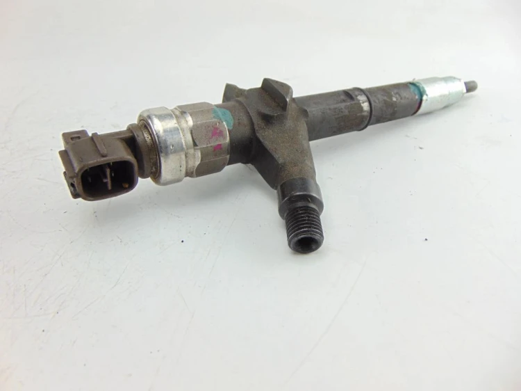 WTRYSKIWACZ NISSAN PRIMERA P12 2.2 DCI DENSO AW421