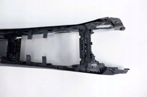 TUNEL ŚRODKOWY PODŁOKIETNIK BMW F40 (2019-) 1.5 D 116KM
