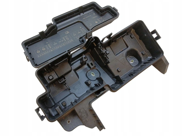 OBUDOWA BEZPIECZNIKÓW LAND ROVER DEFENDER II L663 (2019-) 2.0 SD4 241KM L8B