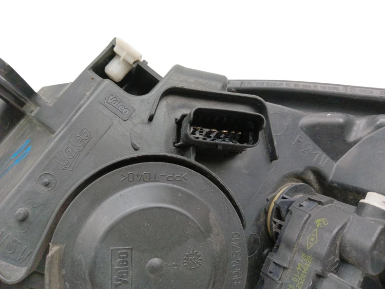 LAMPA PRAWY PRZÓD RENAULT SCENIC III (2009-2011) 1.9 DCI 130KM 260100023R