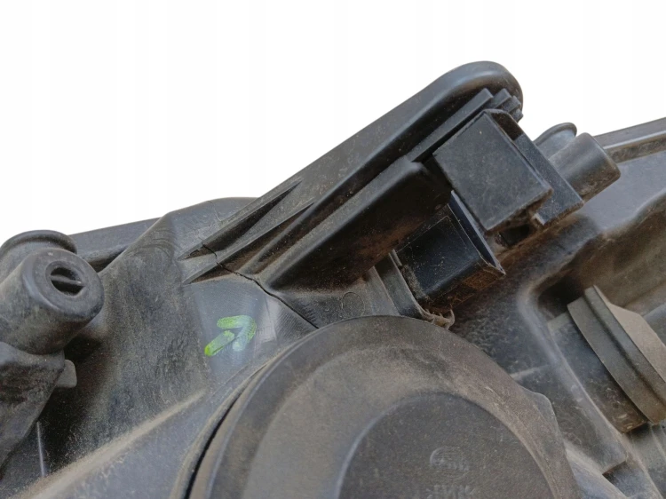 LAMPA PRAWY PRZÓD FORD KUGA MK1 LIFT (2010-2012) 2.0 TDCI 140KM 8V41-13D154