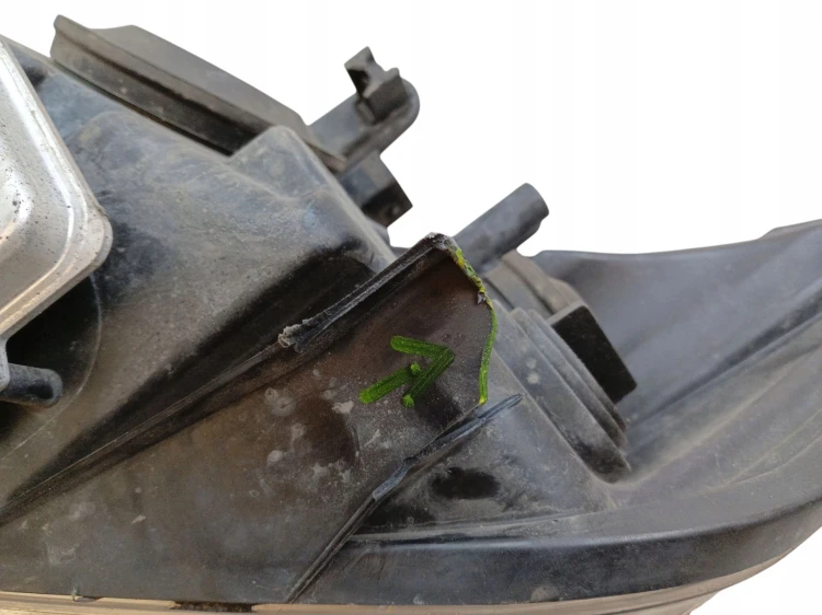 LAMPA PRAWY PRZÓD FORD KUGA MK1 LIFT (2010-2012) 2.0 TDCI 140KM 8V41-13D154