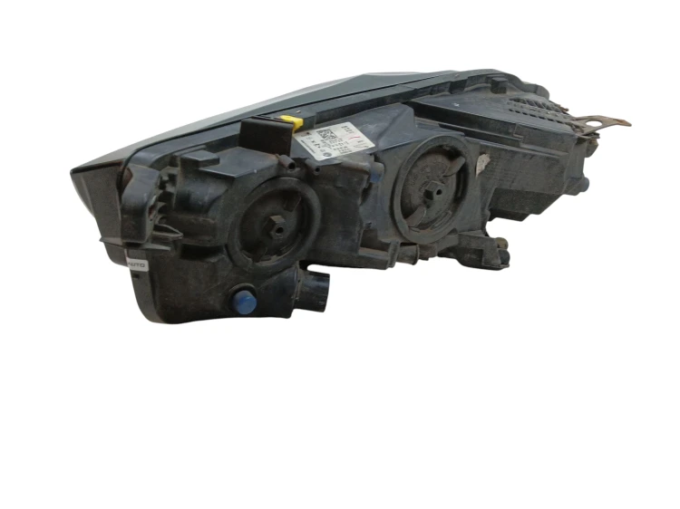 LAMPA PRAWY PRZÓD JAGUAR XE X760 (2015-2019) 2.0 D 163KM GX73-13W029-GD