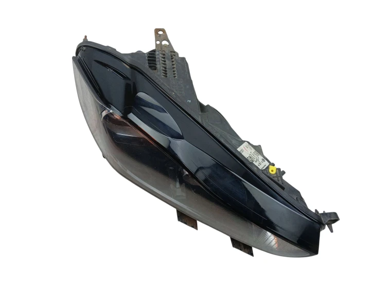 LAMPA PRAWY PRZÓD JAGUAR XE X760 (2015-2019) 2.0 D 163KM GX73-13W029-GD