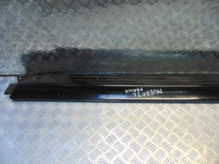 LISTWA PROGOWA PRAWA MITSUBISHI PAJERO III LONG