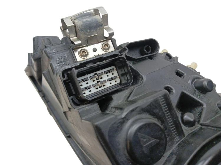 LAMPA PRAWY PRZÓD VOLVO C30 LIFT (2010-2012) 1.6 16V 100KM 31214800