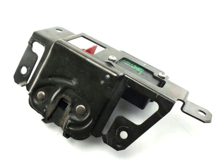 ZAMEK KLAPY BAGAŻNIKA BMW E46 2.0 D 8229176