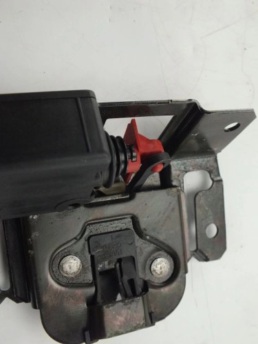 ZAMEK KLAPY BAGAŻNIKA BMW E46 2.0 D 8229176