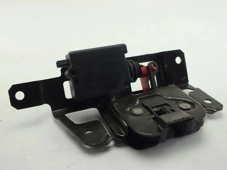 ZAMEK KLAPY BAGAŻNIKA BMW E46 2.0 D 8229176