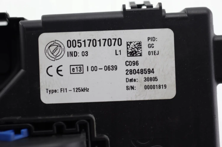 SKRZYNKA BEZPIECZNIKÓW FIAT GRANDE PUNTO 517017070