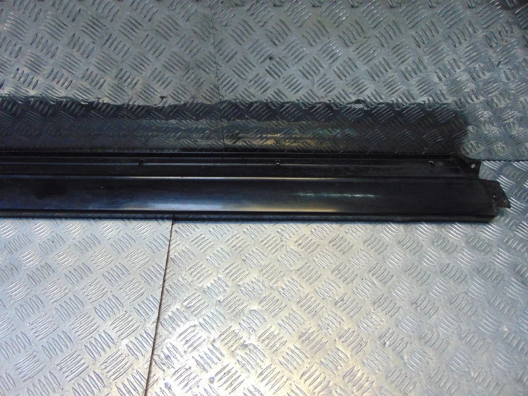 LISTWA PROGOWA LEWA MITSUBISHI PAJERO III LONG
