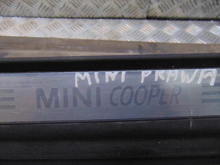 LISTWA PROGOWA PRAWA MINI COOPER D R56 1.6 16V