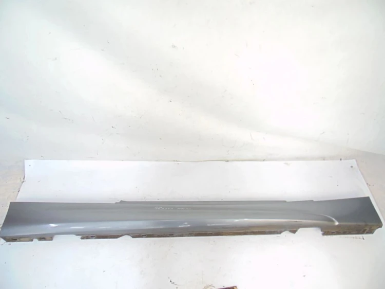 LISTWA PROGOWA PRAWA BMW E88 (2008-2013) 2.0 D 143KM