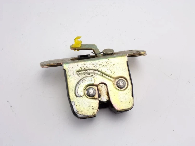 ZAMEK KLAPY BAGAŻNIKA MITSUBISHI CARISMA 1.8 GDI