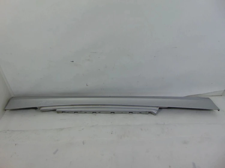 LISTWA PROGOWA PRAWA BMW E88 2.0 D N47D20A