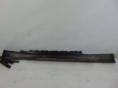 LISTWA PROGOWA PRAWA BMW E88 2.0 D N47D20A