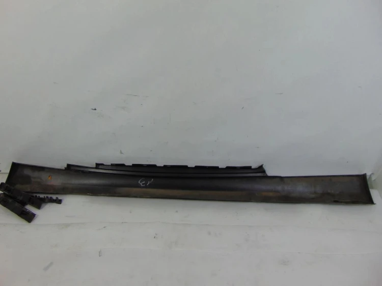 LISTWA PROGOWA PRAWA BMW E88 2.0 D N47D20A