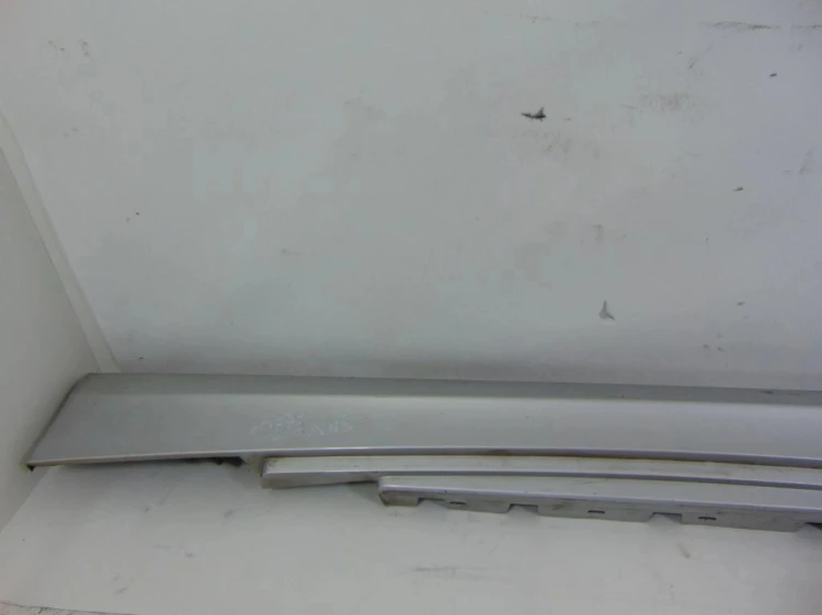 LISTWA PROGOWA PRAWA BMW E88 2.0 D N47D20A