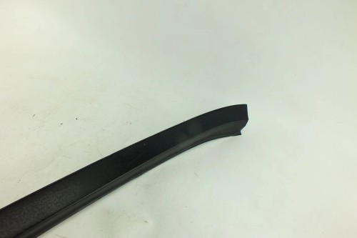 LISTWA SZYBY CZOŁOWEJ LEWA OPEL ASTRA J (2009-2012)