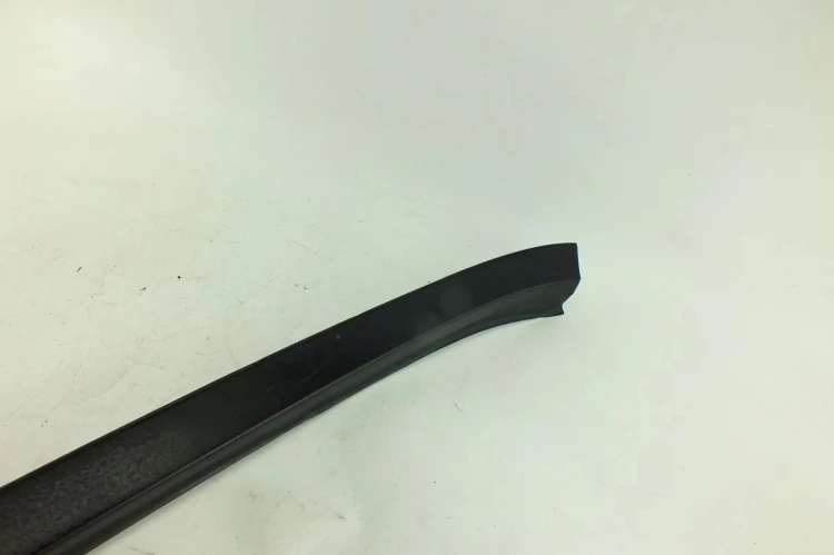 LISTWA SZYBY CZOŁOWEJ LEWA OPEL ASTRA J (2009-2012)