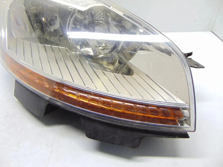 LAMPA PRAWY PRZÓD CITROEN C4 PICASSO (2006-2013)