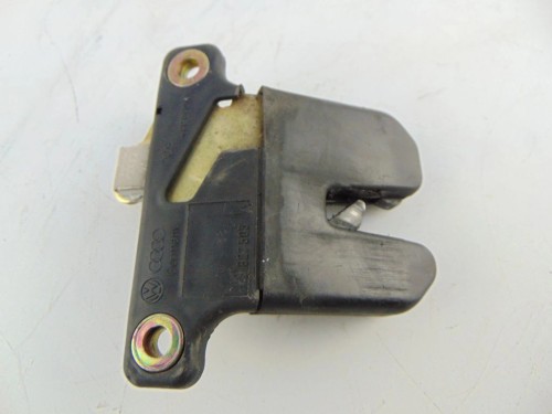 ZAMEK KLAPY BAGAŻNIKA VOLKSWAGEN PASSAT B5 1.9TDI 3B5827505A