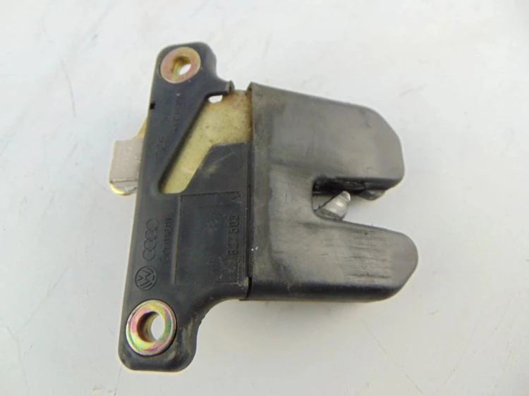 ZAMEK KLAPY BAGAŻNIKA VOLKSWAGEN PASSAT B5 1.9TDI 3B5827505A
