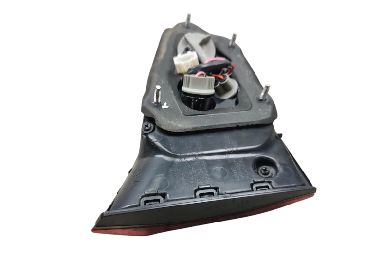 LAMPA PRAWY TYŁ W KLAPE HYUNDAI I30 III (2016-2018) 1.6 CRDI 110KM 92404-G4