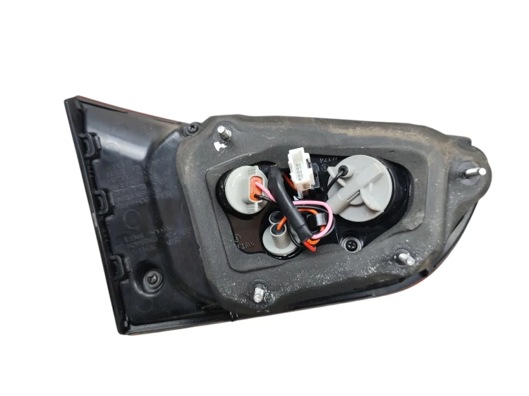 LAMPA PRAWY TYŁ W KLAPE HYUNDAI I30 III (2016-2018) 1.6 CRDI 110KM 92404-G4