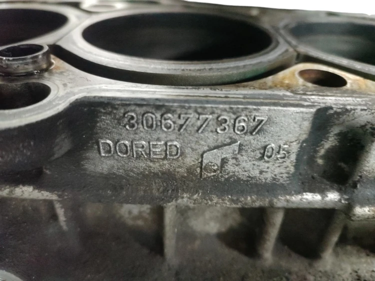 BLOK SILNIKA VOLVO S60 I LIFT (2004-2010) 2.4 D5 126KM 30677367