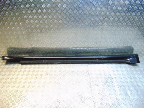 LISTWA PROGOWA PRAWA LEXUS IS II 2.2 D