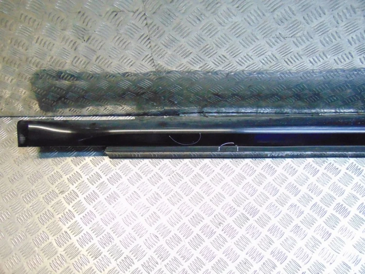 LISTWA PROGOWA PRAWA LEXUS IS II 2.2 D