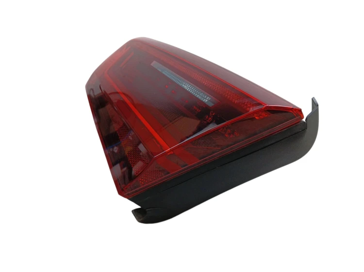 LAMPA PRAWY TYŁ W KLAPE AUDI A6 C7 LIFT (2014-2018) 2.0 TDI 190KM 4G5945094