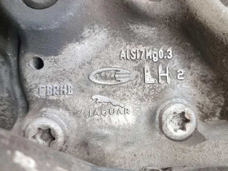 ZWROTNICA AMORTYZATOR LEWY PRZÓD JAGUAR XE X760 (2015-2019) 2.0 D 163KM