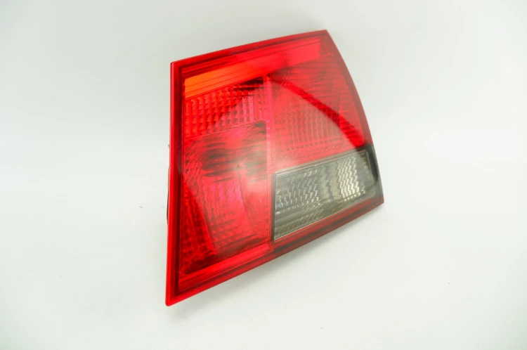 LAMPA PRAWY TYŁ W KLAPE OPEL VECTRA C LIFT (2005-2008) 1.9 CDTI 150KM 24469