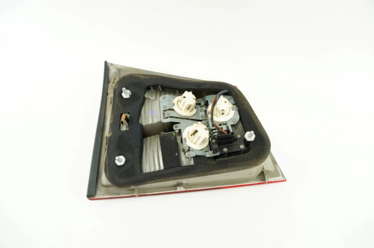 LAMPA PRAWY TYŁ W KLAPE OPEL VECTRA C LIFT (2005-2008) 1.9 CDTI 150KM 24469