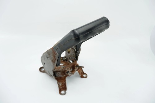 DŹWIGNIA HAMULCA RĘCZNEGO RENAULT MEGANE II (2002-2005) 8200540724--A