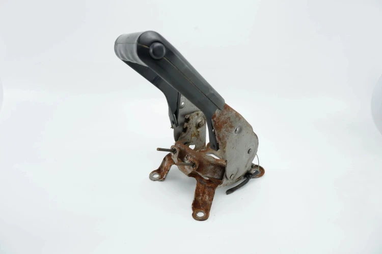 DŹWIGNIA HAMULCA RĘCZNEGO RENAULT MEGANE II (2002-2005) 8200540724--A