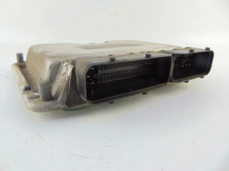 KOMPUTER STEROWNIK SILNIKA VOLKSWAGEN BORA (1998-2005) 2.0 8V 06A906032RE